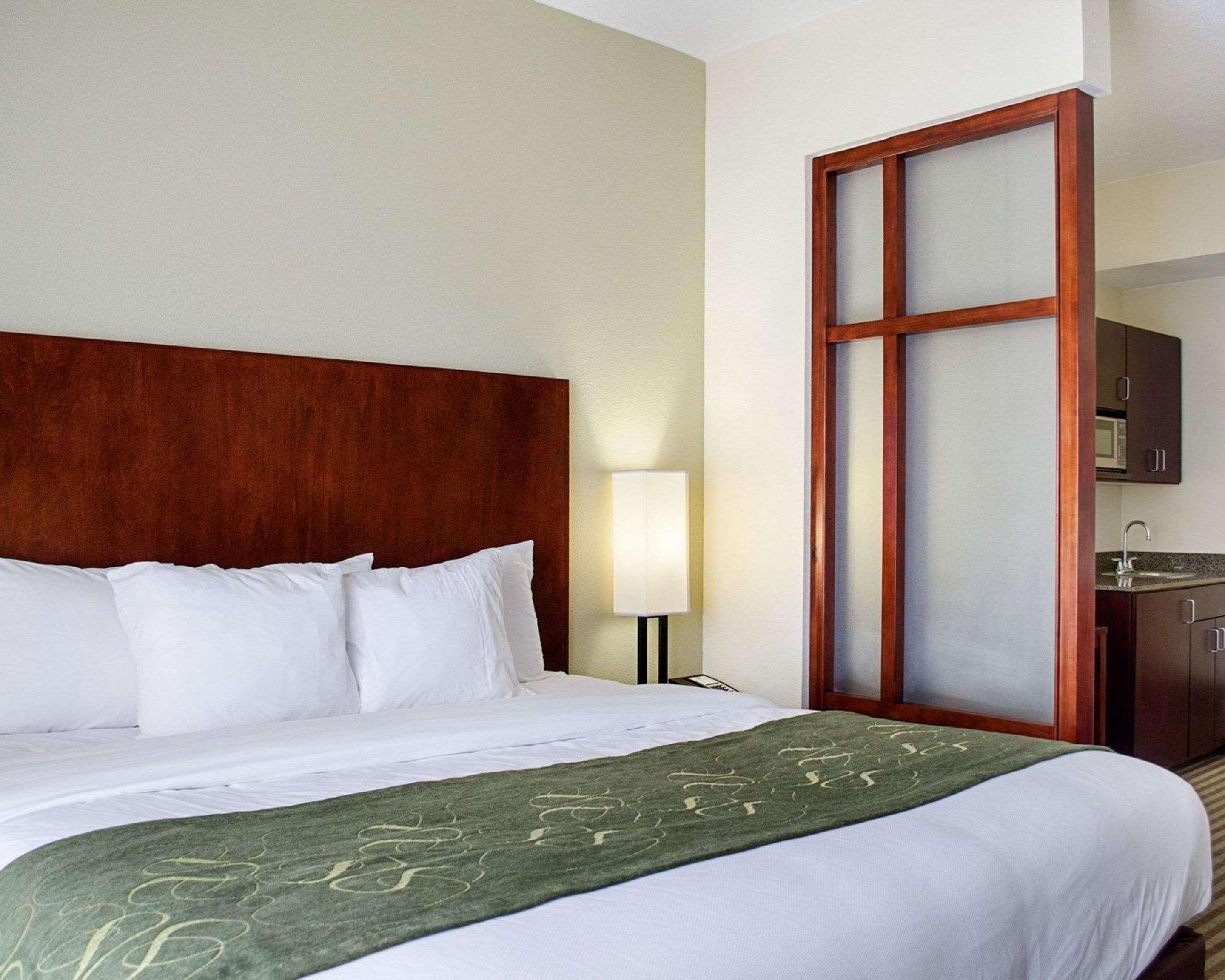 גרינווד Comfort Suites מראה חיצוני תמונה